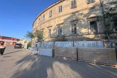 Валіховський корпус літери «М»