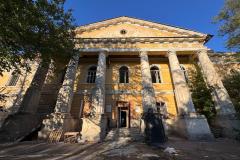 Циркульний корпус — пам'ятка архітектури національного значення на вулиці Пастера, 5/7