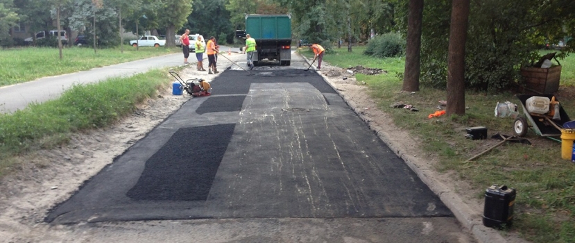 У Миколаєві перевіряють ремонт дворів за півтора мільйони: слідство підозрює завищення цін і неякісний асфальт