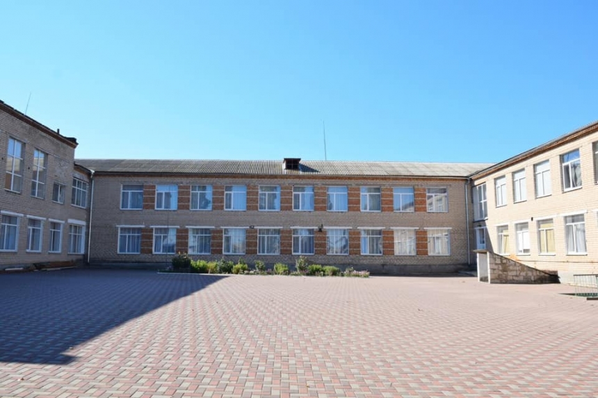 На Миколаївщині суд закрив частину справи про завищення робіт на реконструкції школи