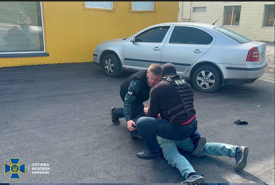 Посадовець «Кіровоградського райавтодору» визнав вину у хабарі за асфальт для парковки