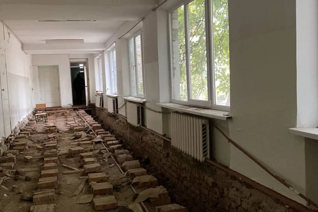 Ремонт у Тузлівському ліцеї віддали фірмі, пов’язаній із працівником сільради та згадуваній у кримінальній справі