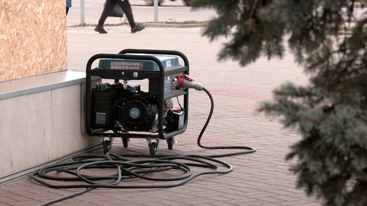 У Саврані начальниця відділу освіти уникла відповідальності за непоставлені генератори