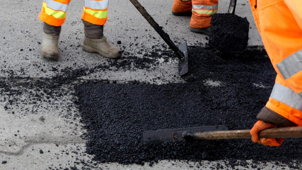 Не дорахувались знаків та асфальту на 1,9 мільйона: справу технаглядача на Херсонщині закрили