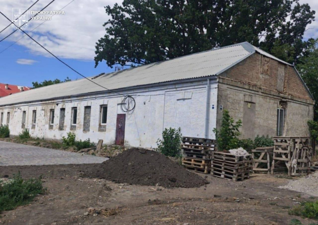 Суд арештував рахунок підрядника, якого підозрюють у заволодінні коштами на ремонті музею на Херсонщині 